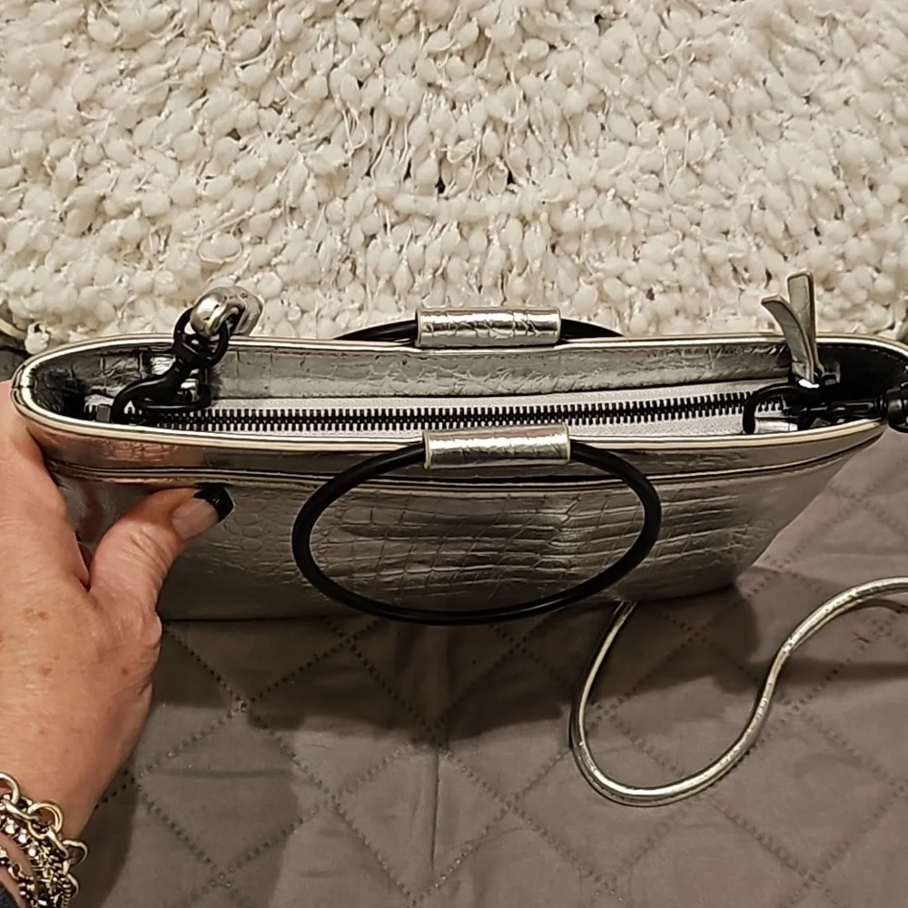 Thacker Crossbody Bag - Picture 13 of 16